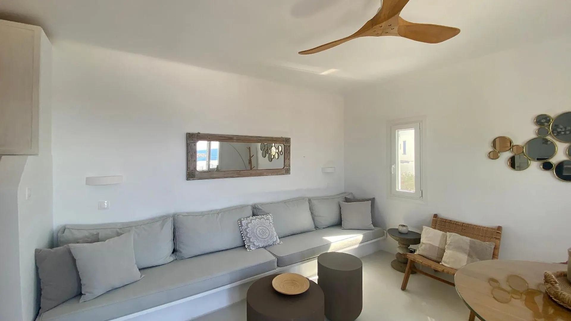 Two Level House On The Beach Agios Ioannis Diakoftis